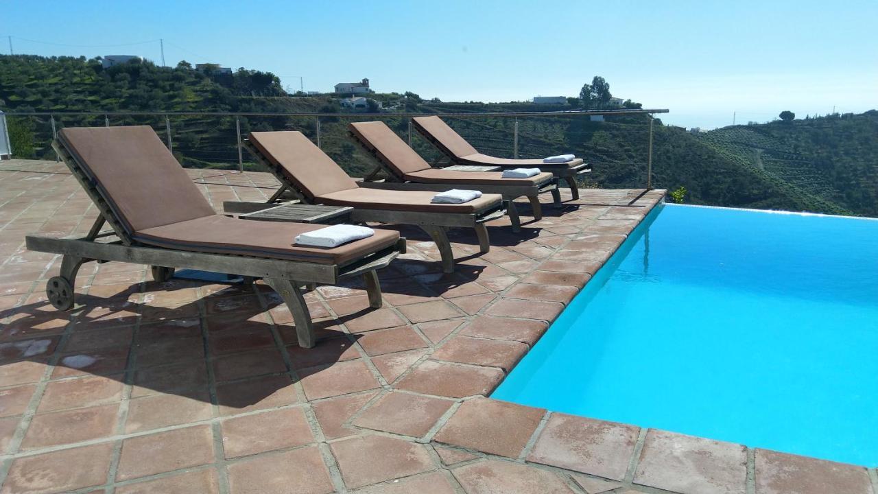 Villa Perla Blanca Sayalonga Exterior photo